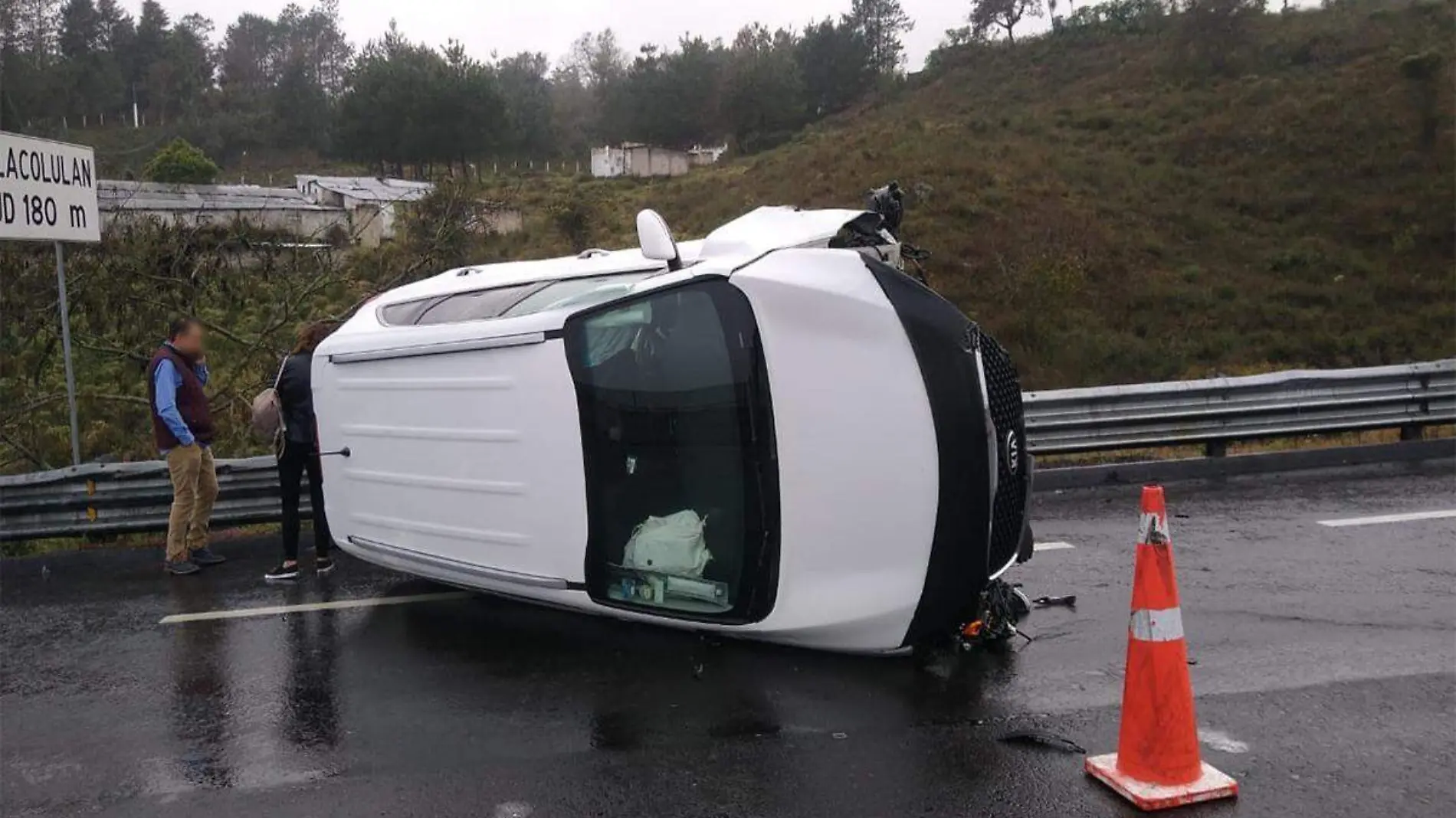 Volcadura de camioneta en carretera Xalapa-Perote